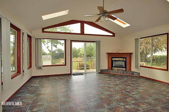 1763 East Currier Road Freeport, IL 61032 - Photo 9 of 24 Gallery Image 9