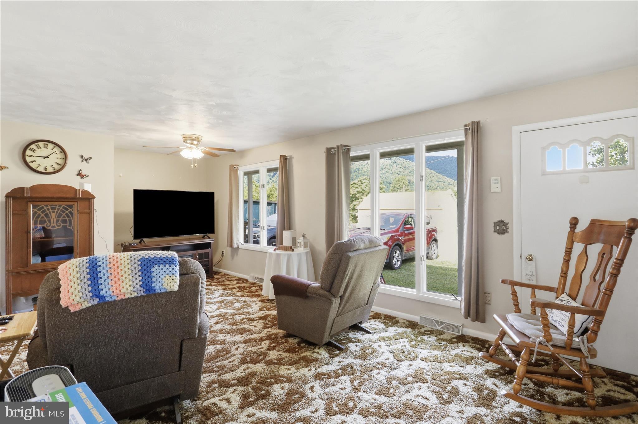 24712 Red Maple Road Southwest McCoole, MD 21562 - Photo 13 of 40 Living Room View 1