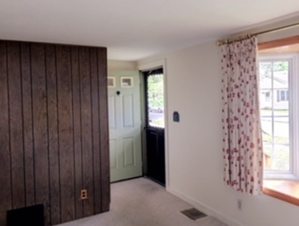 227 Edendale Street Springfield, MA 01104 - Photo 5 of 11