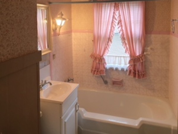 227 Edendale Street Springfield, MA 01104 - Photo 9 of 11