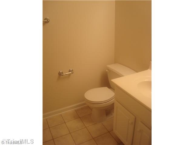 125 James High Point, Unit 3A High Point, NC 27265 - Photo 12 of 14 Master Bath/Spa.