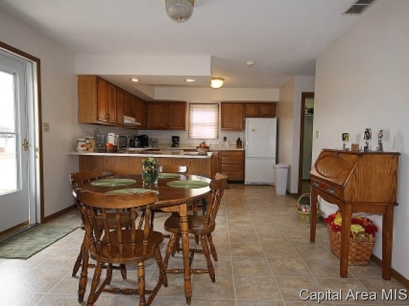 120 Post Road Virden, IL 62690 - Photo 4 of 19