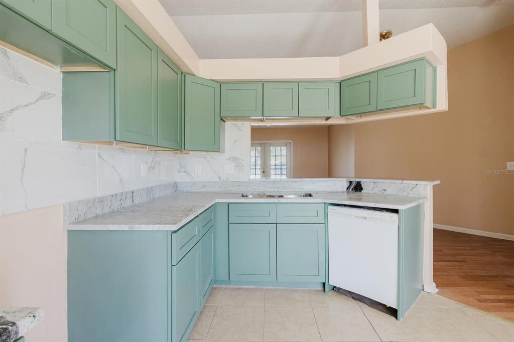 7804 Wilmar Court Port Richey, FL 34668 - Photo 12 of 82