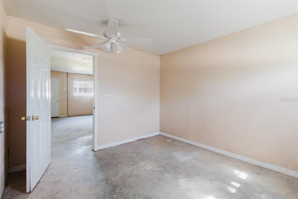 7804 Wilmar Court Port Richey, FL 34668 - Photo 42 of 82 an empty room with a bathroom