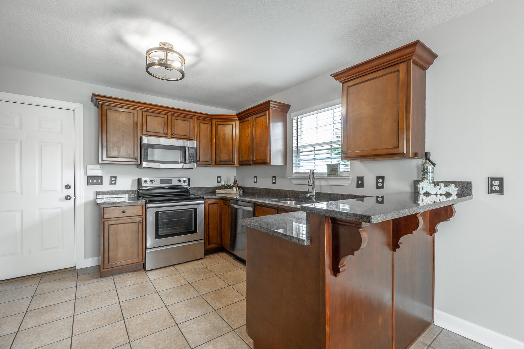 8070 Dudley Road Chattanooga, TN 37421 - Photo 2 of 33 Beautiful Kitchen with Bar