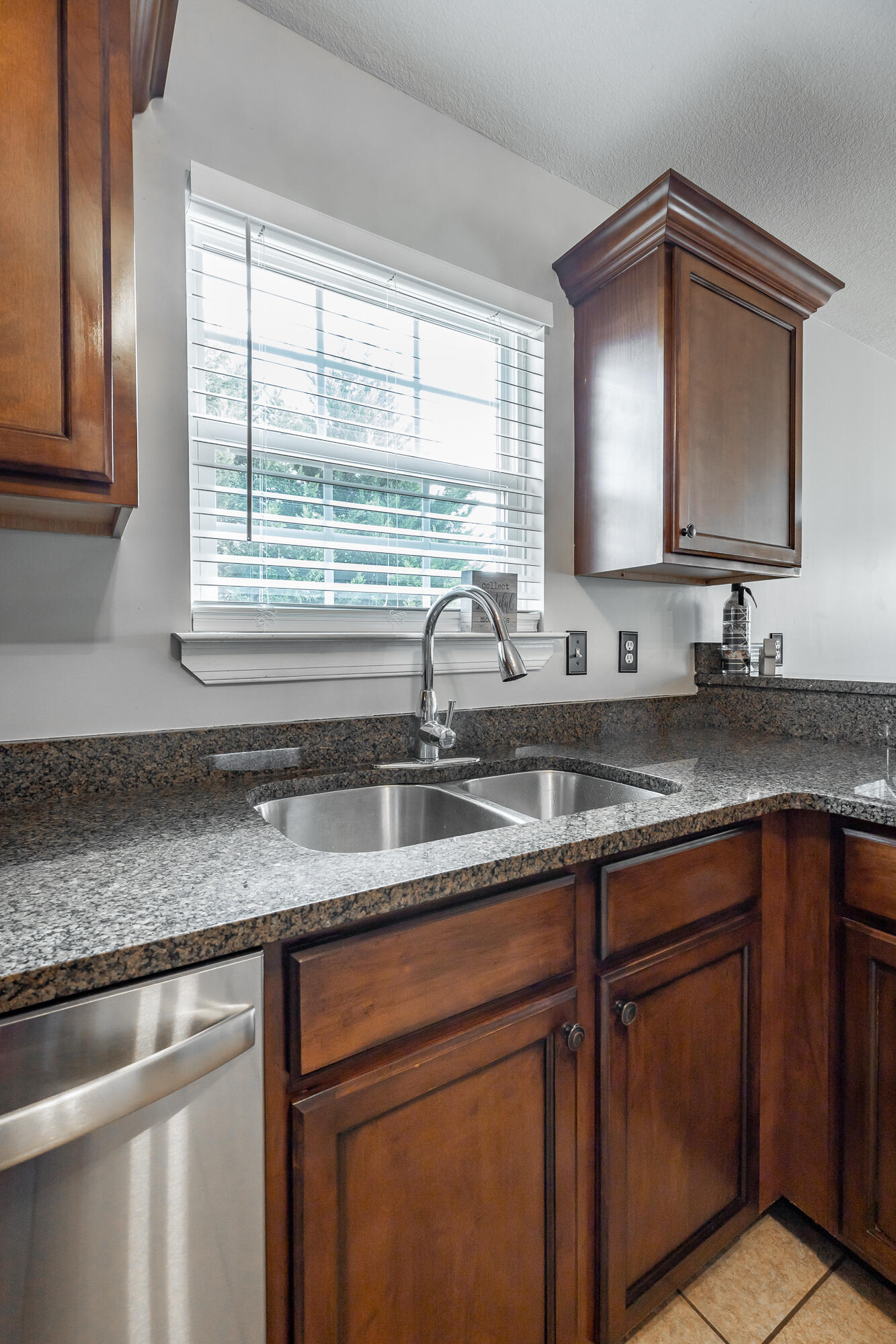 8070 Dudley Road Chattanooga, TN 37421 - Photo 6 of 33 Granite Tops