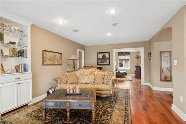 $599,950 | 229 Ward Parkway, Unit 604B, Kansas City, MO 64112