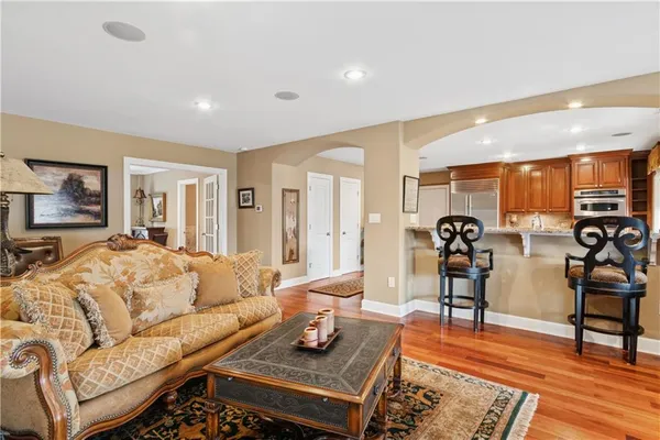 $599,950 | 229 Ward Parkway, Unit 604B, Kansas City, MO 64112