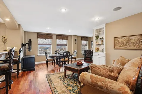 $625,000 | 229 Ward Parkway, Unit 604B, Kansas City, MO 64112