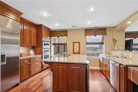 $625,000 | 229 Ward Parkway, Unit 604B, Kansas City, MO 64112