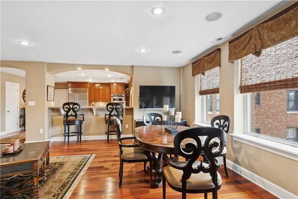 $599,950 | 229 Ward Parkway, Unit 604B, Kansas City, MO 64112