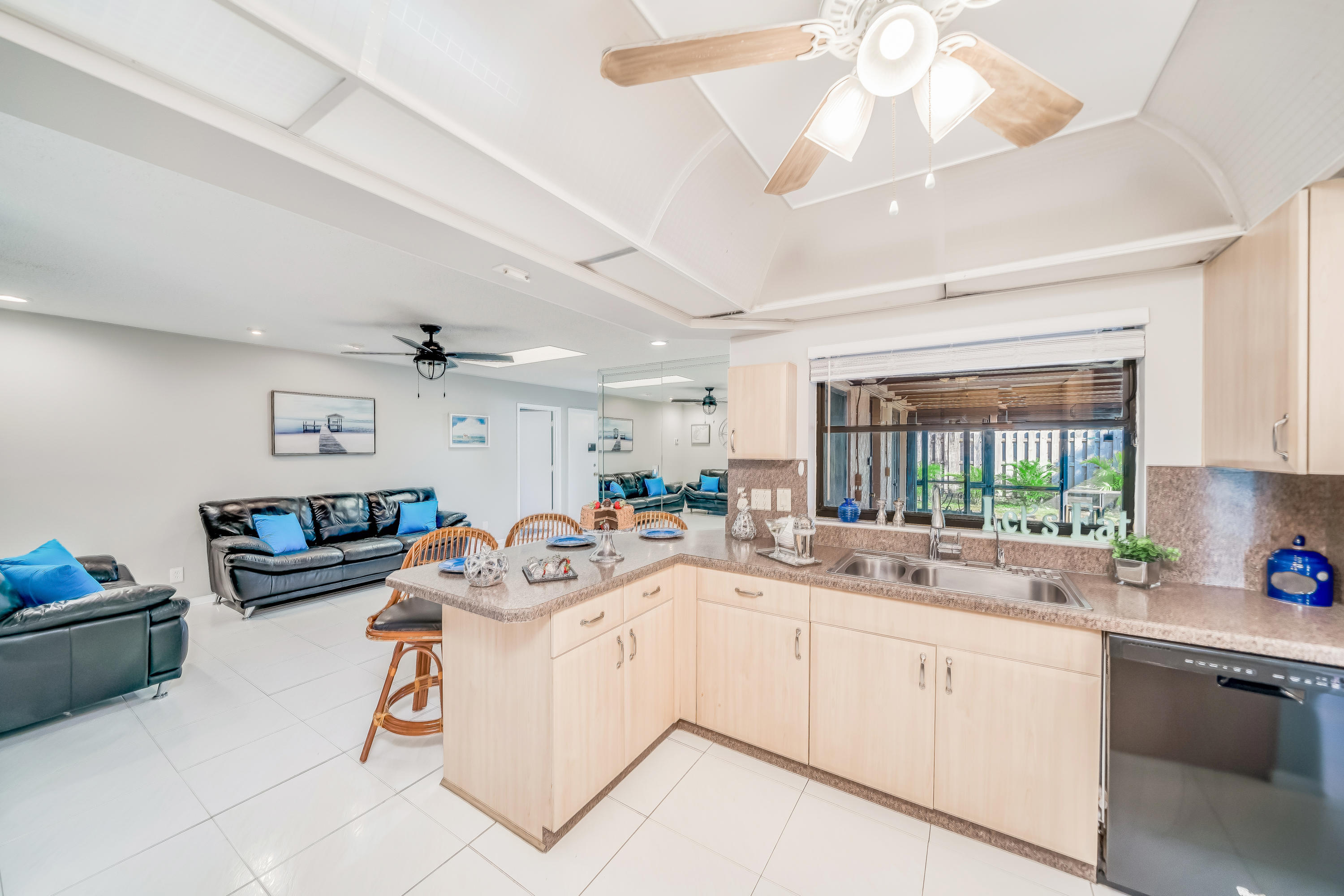 9155 Bedford Drive Boca Raton, FL 33434 - Photo 13 of 45 Kitchen