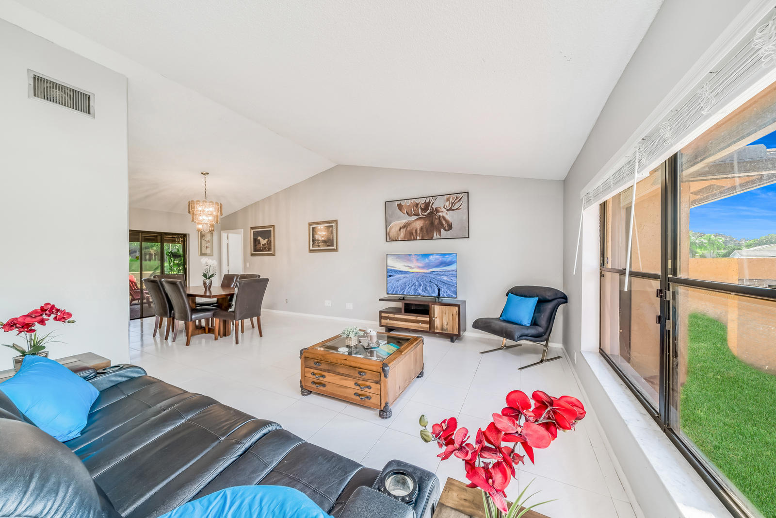9155 Bedford Drive Boca Raton, FL 33434 - Photo 10 of 45 Living Room