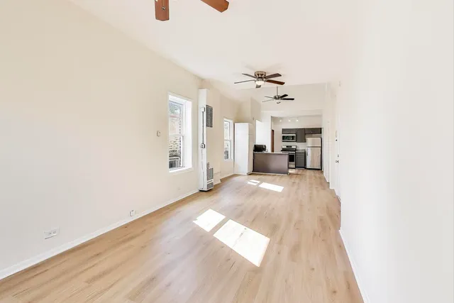 a view of livingroom with furniture