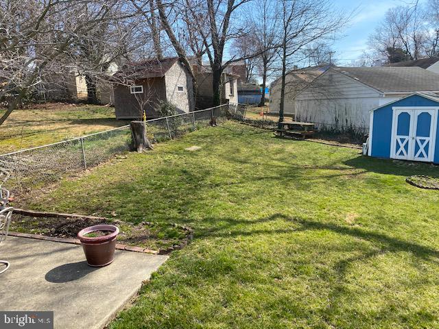 5905 Jamestown Road Hyattsville, MD 20782 - Photo 21 of 25 a view of a backyard with fountain