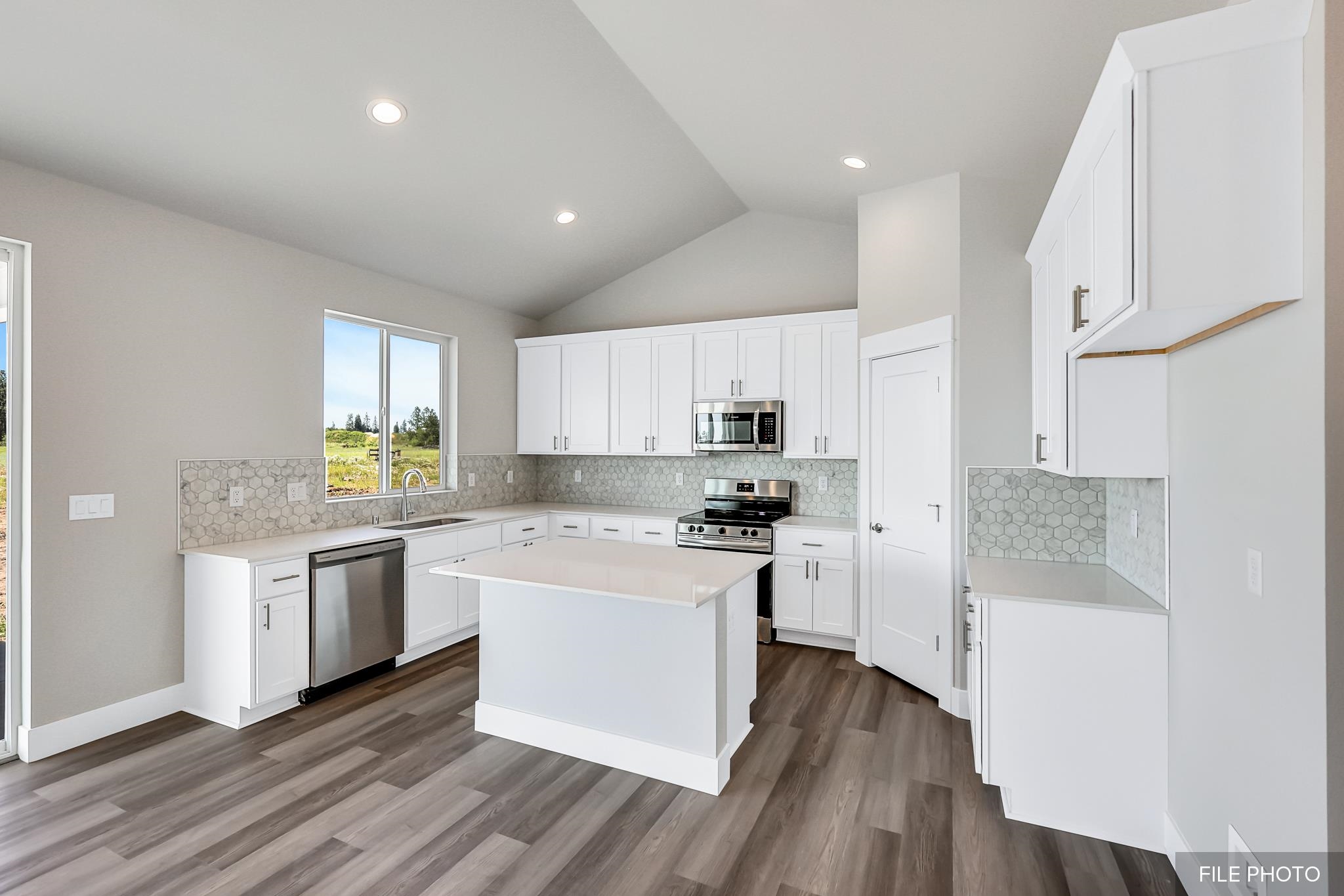 5871 South Sherri Lee Road Spokane, WA 99224 - Photo 13 of 33