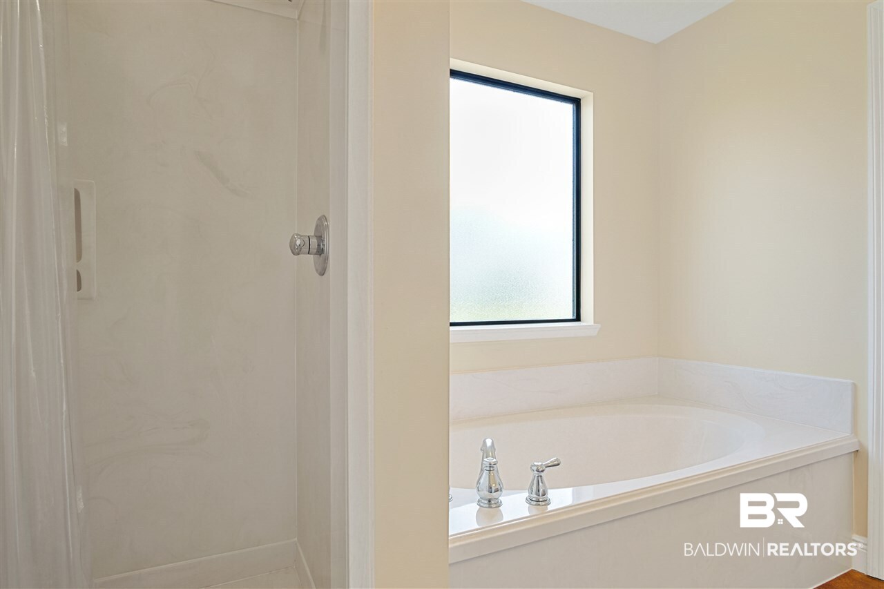 7785 Cuss Fork Road Wilmer, AL 36587 - Photo 17 of 38 Garden tub
