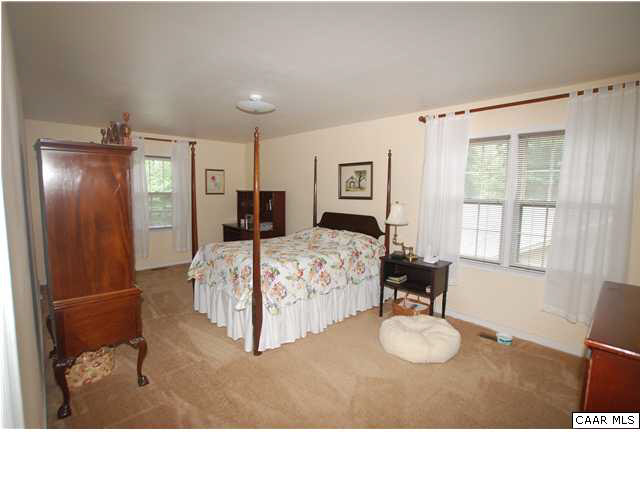 385 Minor Ridge Road Charlottesville, VA 22901 - Photo 8 of 15 a living room with furniture and window