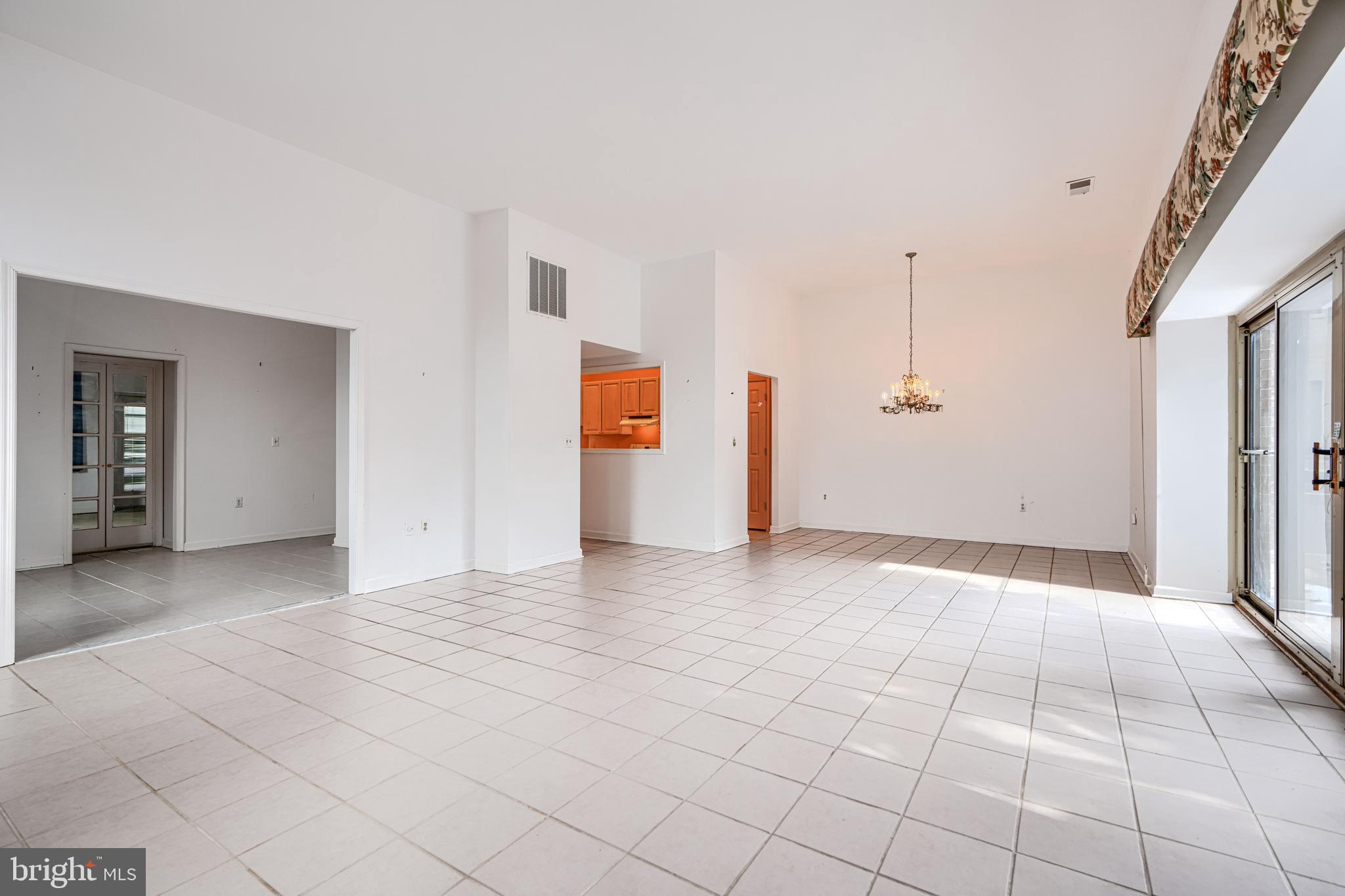5712 Roland Avenue, Unit 1E Baltimore, MD 21210 - Photo 15 of 39 a view of an empty room