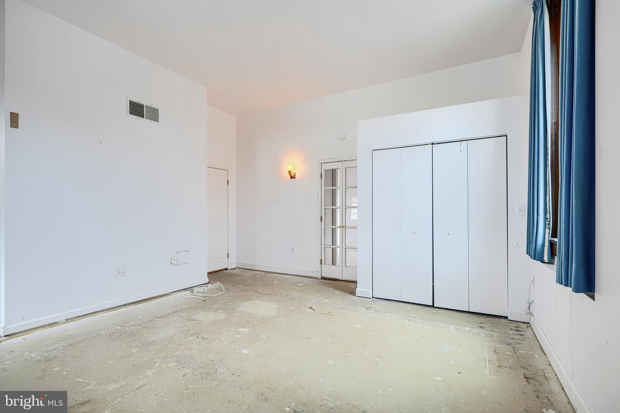 5712 Roland Avenue, Unit 1E Baltimore, MD 21210 - Photo 24 of 39 an empty room with closet area
