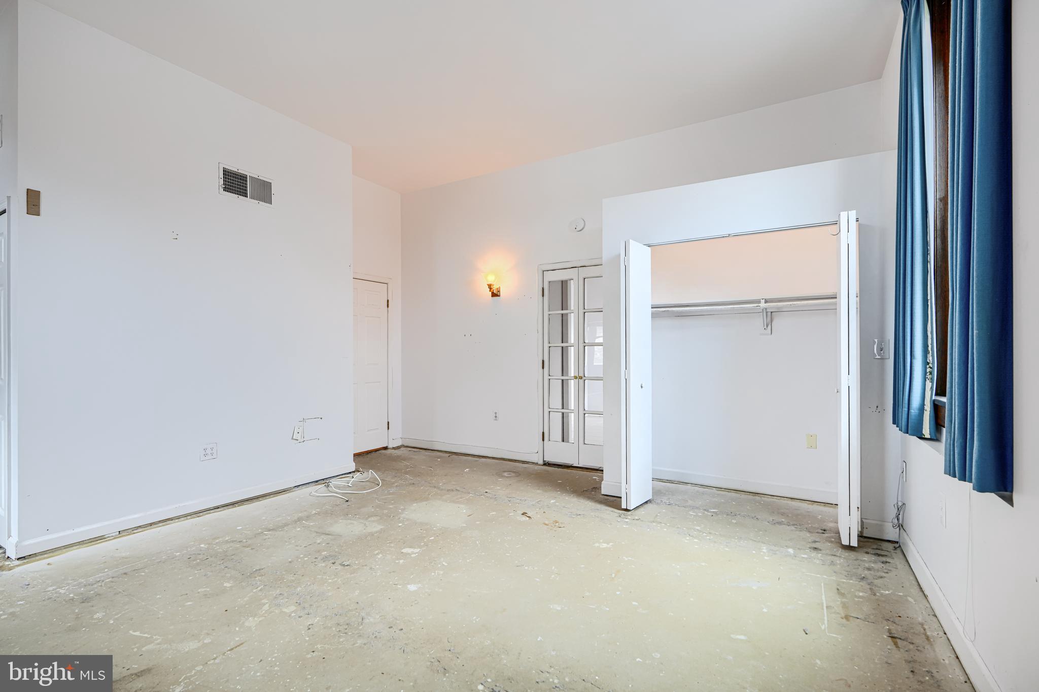 5712 Roland Avenue, Unit 1E Baltimore, MD 21210 - Photo 26 of 39 an empty room with closet area