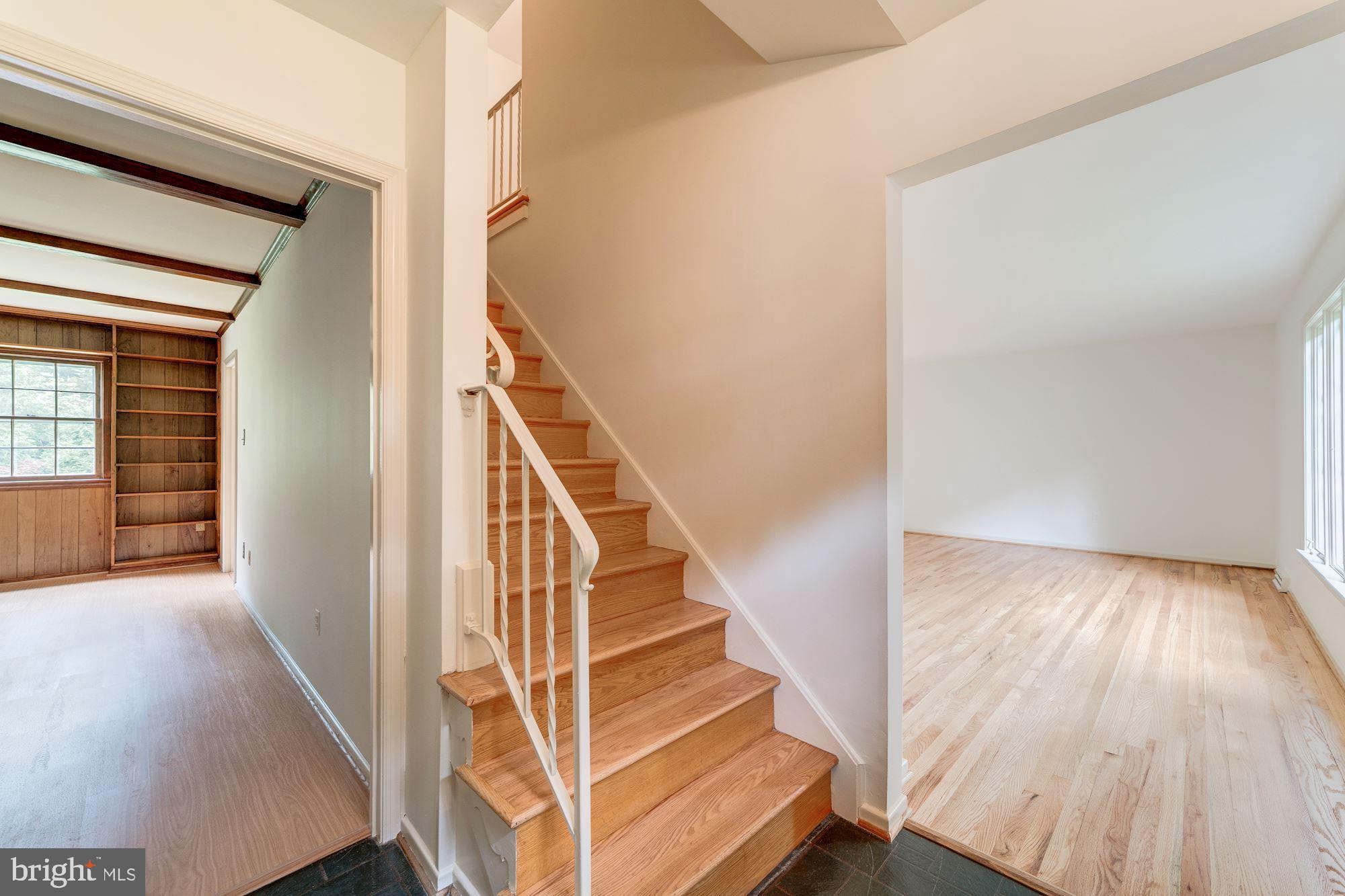 9518 Rockport Road Vienna, VA 22180 - Photo 2 of 27 Foyer