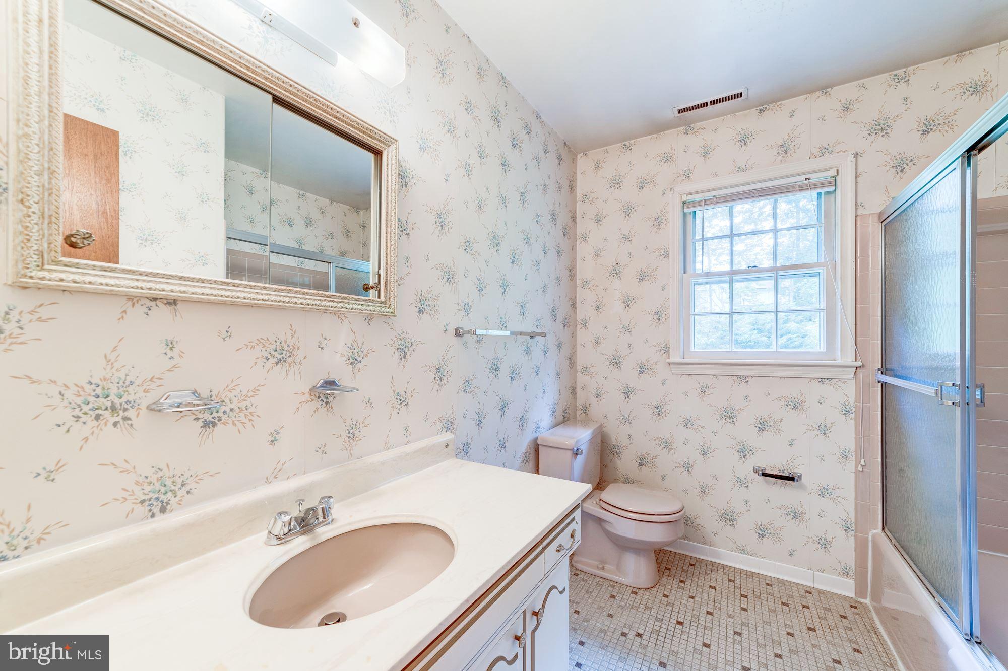 9518 Rockport Road Vienna, VA 22180 - Photo 16 of 27 Hall bath