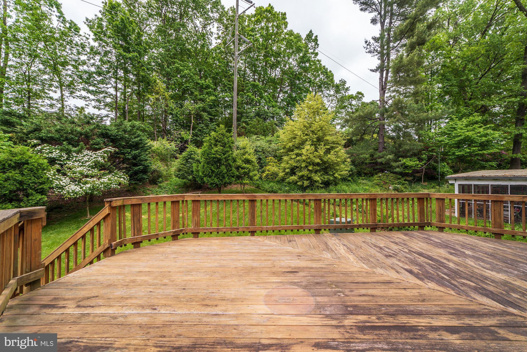 9518 Rockport Road Vienna, VA 22180 - Photo 25 of 27 Over-sized deck