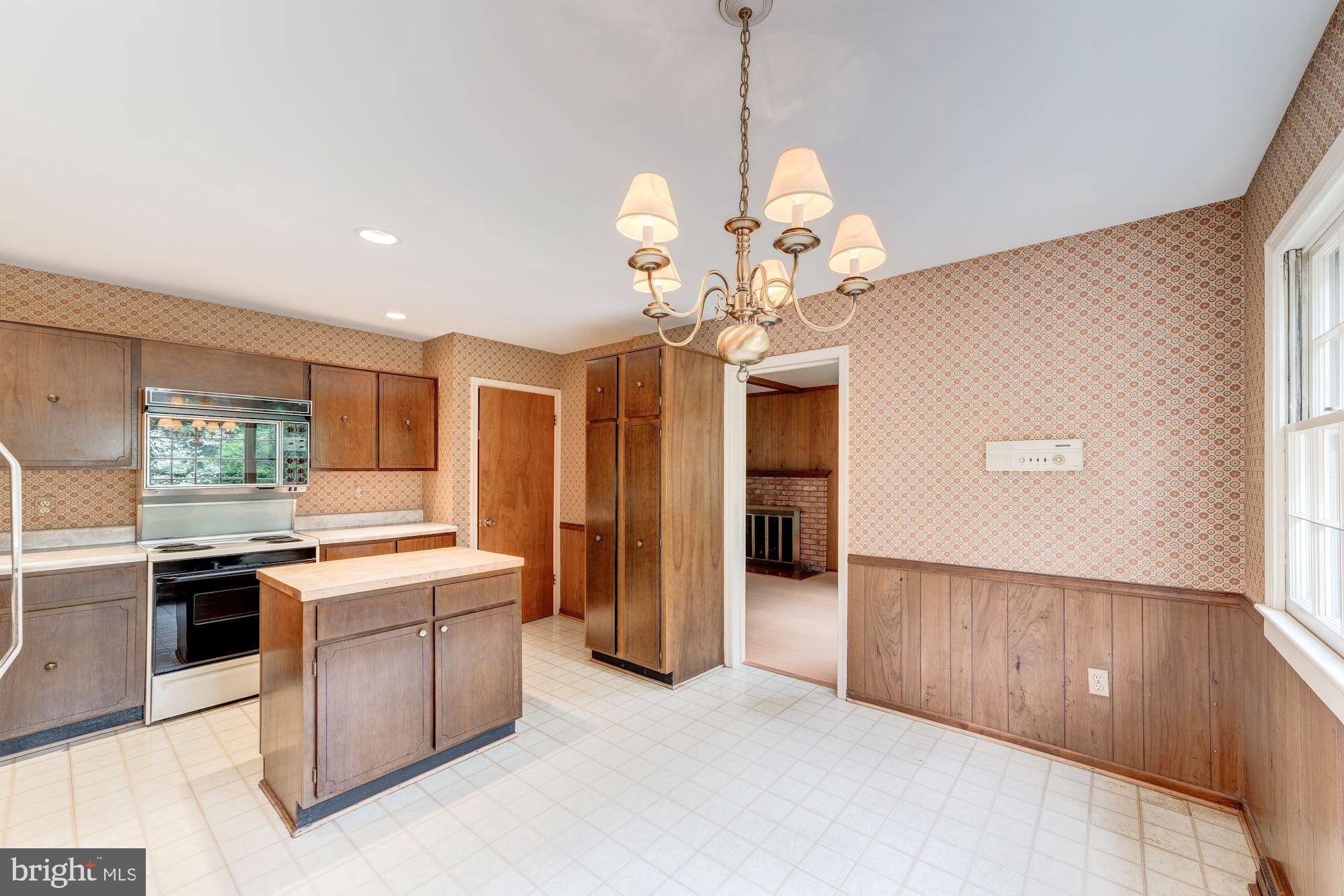 9518 Rockport Road Vienna, VA 22180 - Photo 7 of 27 Kitchen