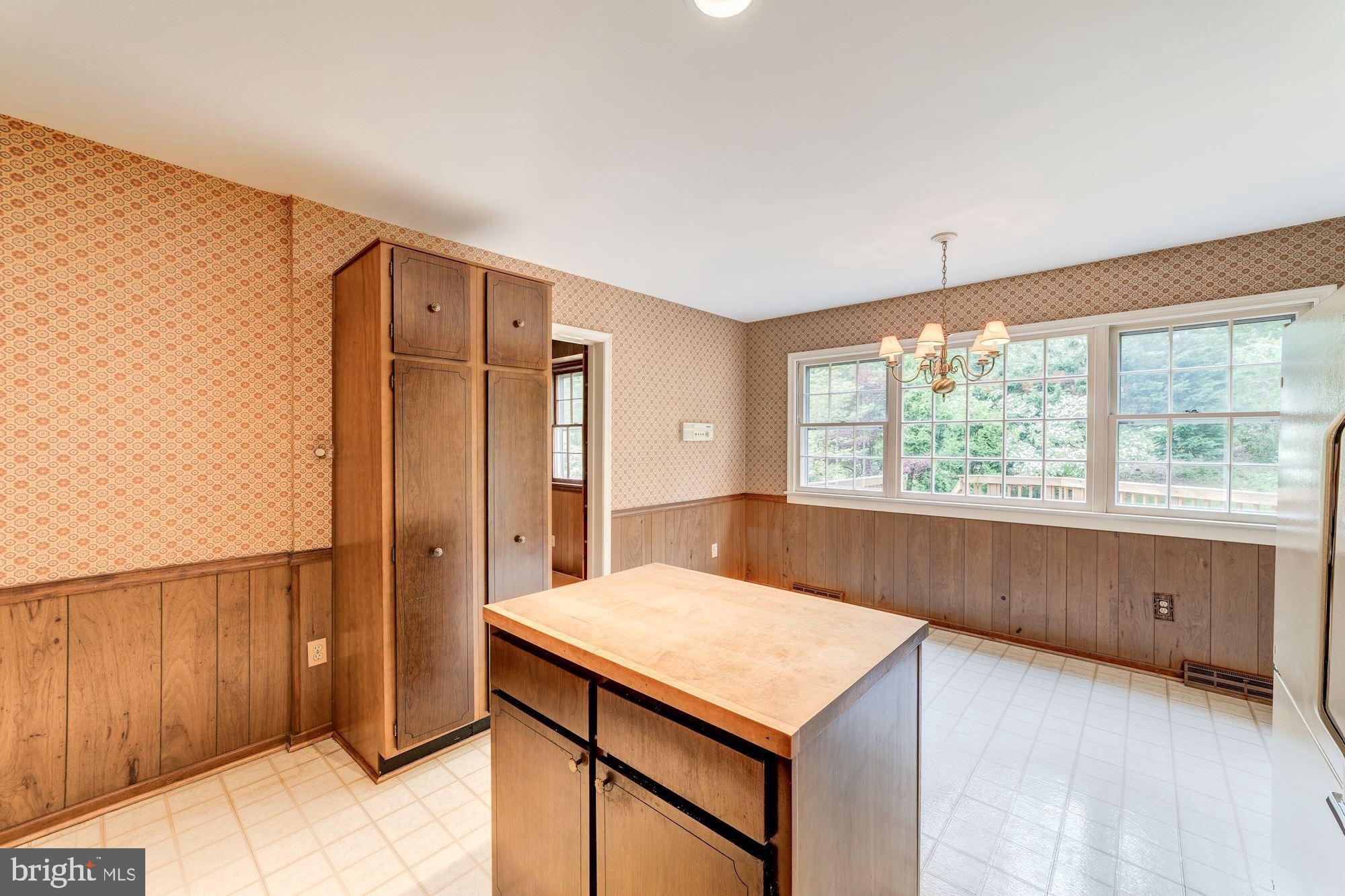 9518 Rockport Road Vienna, VA 22180 - Photo 8 of 27 Large eat in space in Kitchen