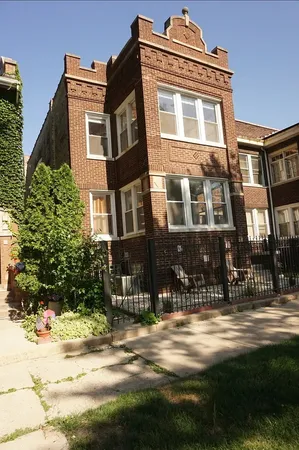 $1,850 | 4303 North Sawyer Avenue, Unit 1R, Chicago, IL 60618