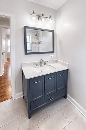 $1,850 | 4303 North Sawyer Avenue, Unit 1R, Chicago, IL 60618