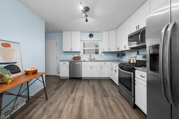 $209,900 | 1611 East High Street, Davenport, IA 52803