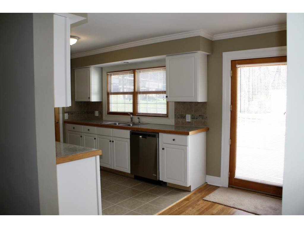 647 Princeton Road Johnson City, TN 37601 - Photo 10 of 33 Plenty of Natural Light