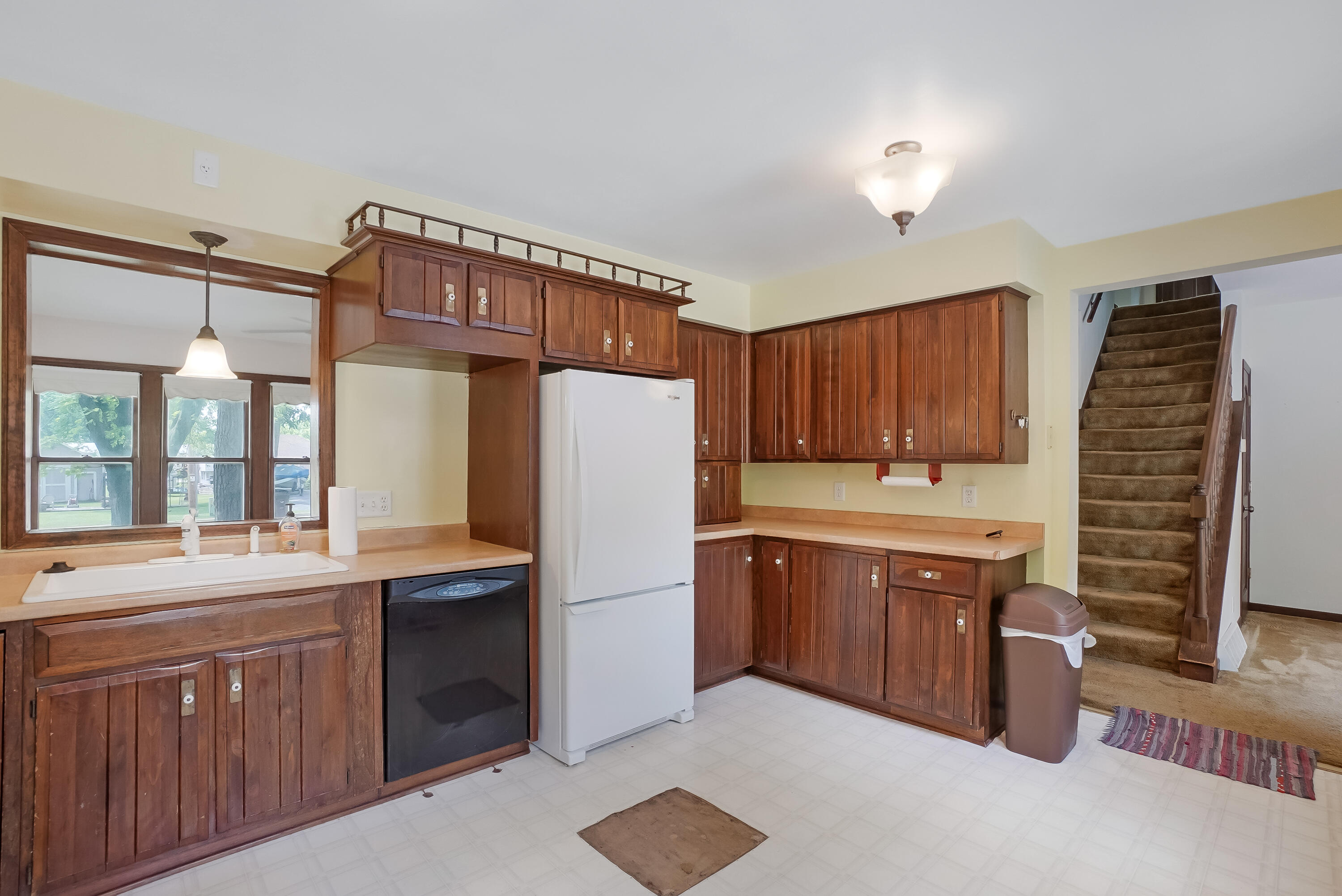 224 Plank Road Mukwonago, WI 53149 - Photo 8 of 30 Kitchen