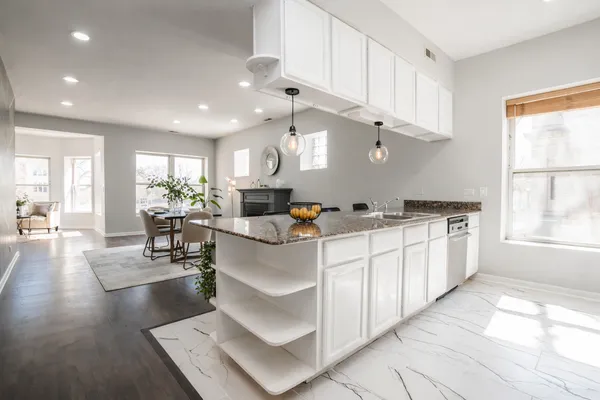 $349,998 | 4558 South King Drive, Unit 6, Chicago, IL 60653