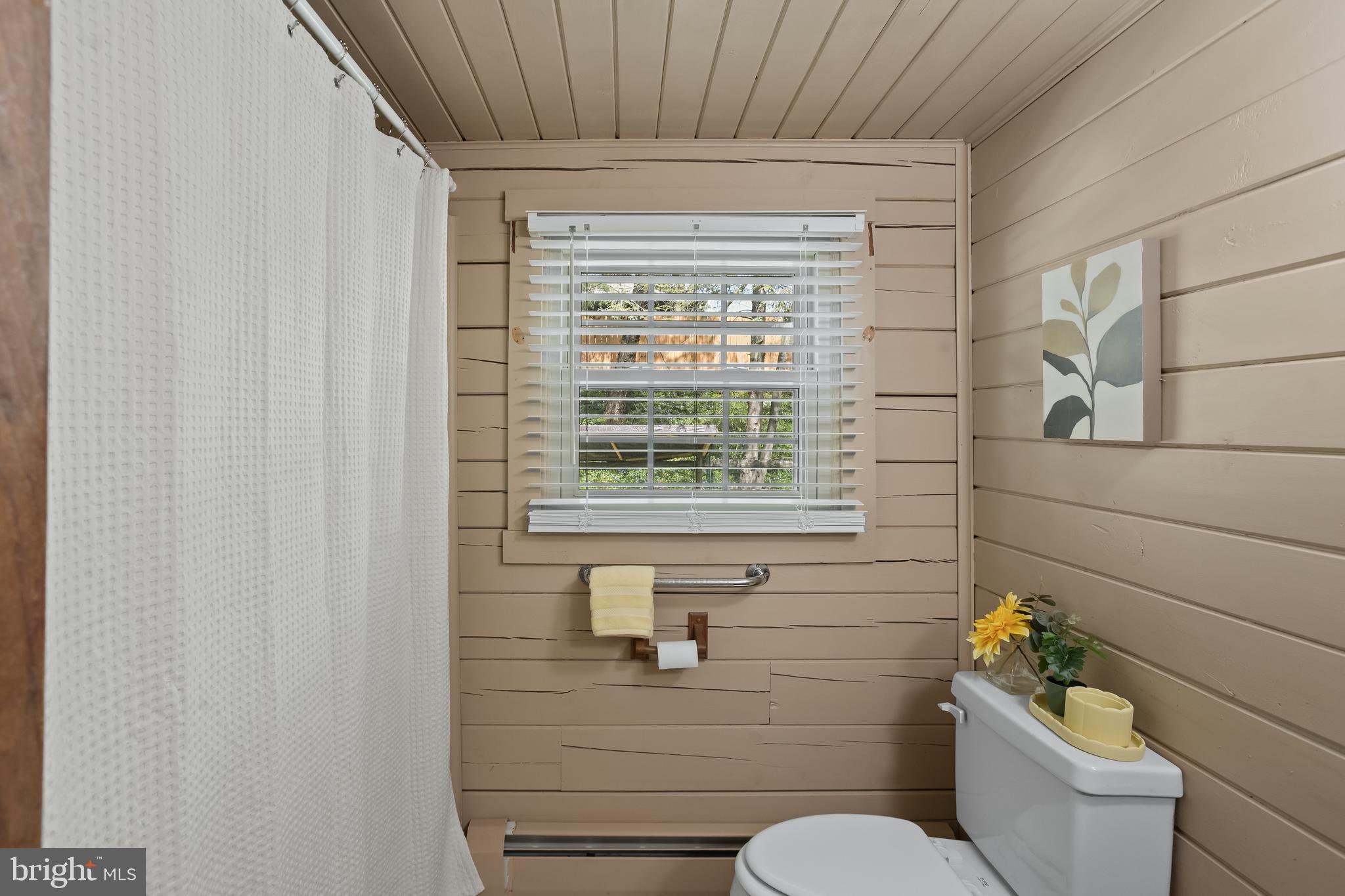 1570 Woodberry Road York, PA 17408 - Photo 21 of 56 Main floor full bathroom