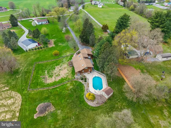 a view of a back yard of the house