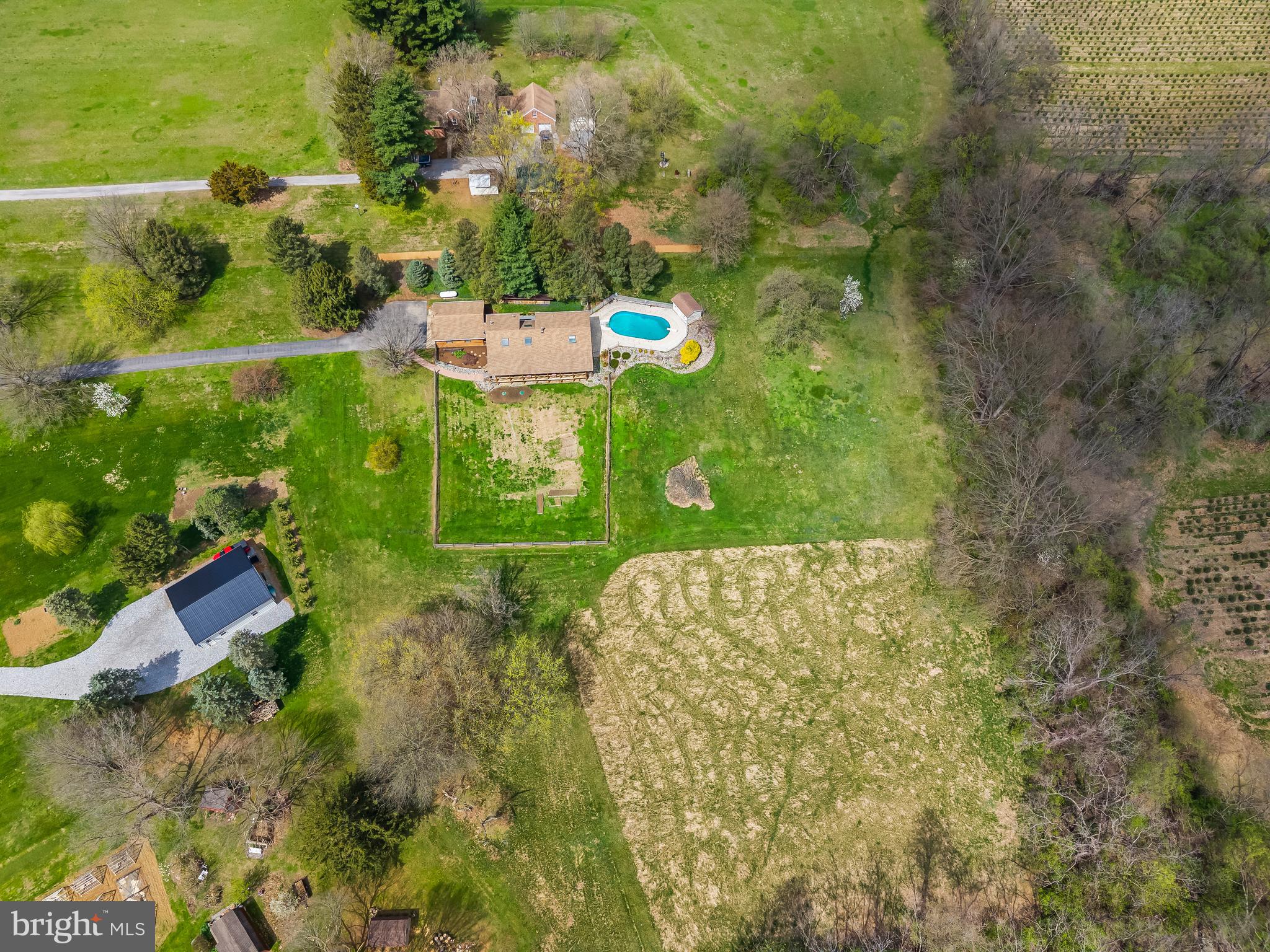 1570 Woodberry Road York, PA 17408 - Photo 53 of 56