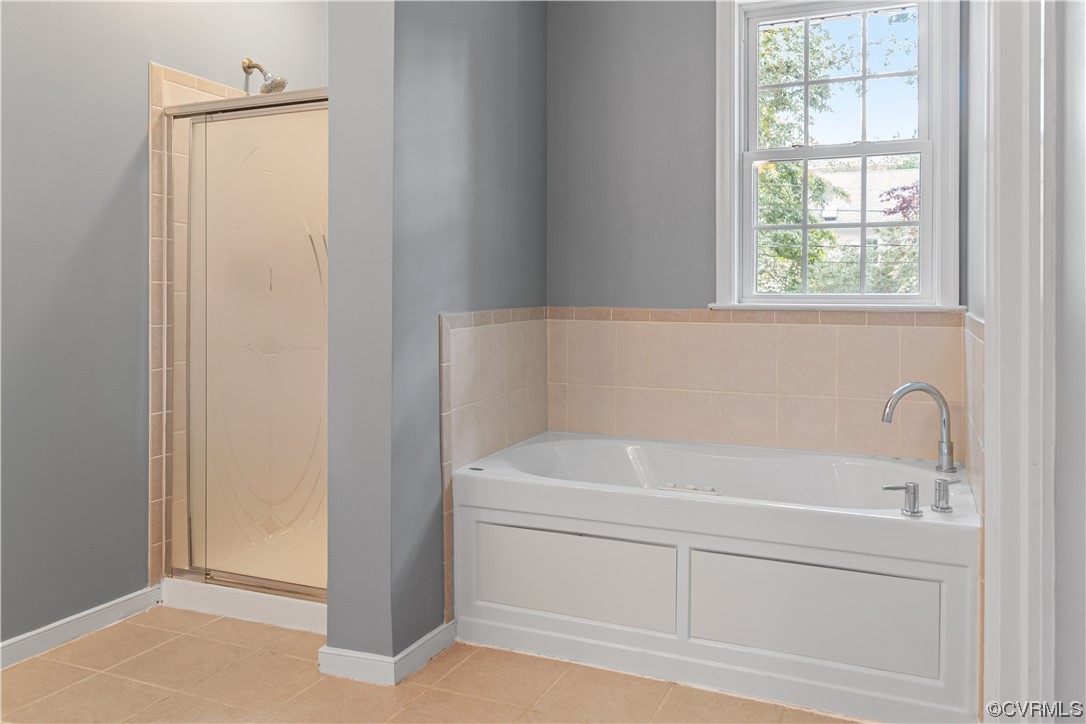 10240 Apache Road Richmond, VA 23235 - Photo 33 of 45 a bathroom with a bathtub and window