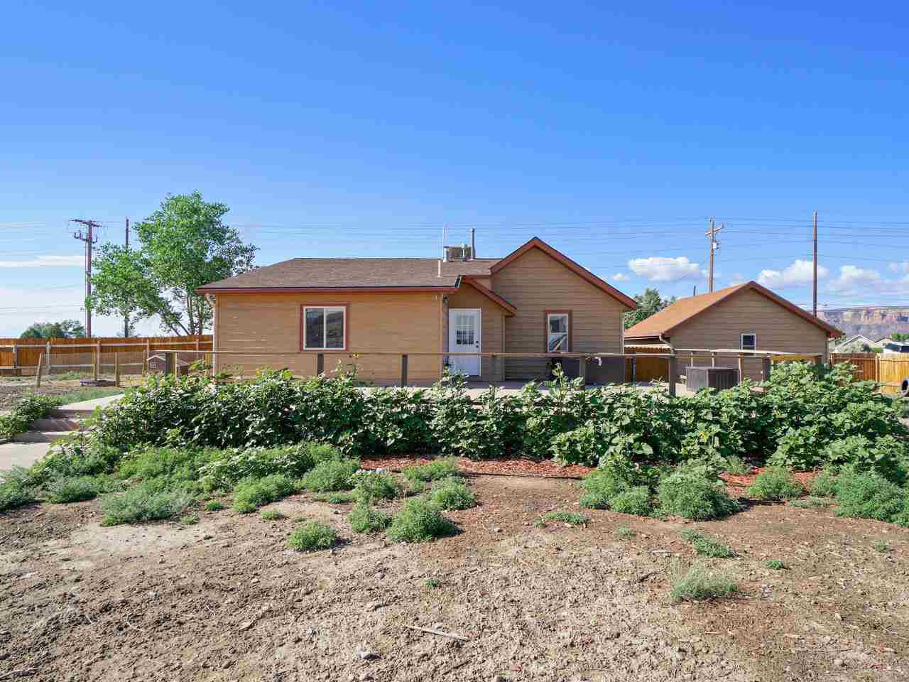 2278 H Road Grand Junction, CO 81505 - Photo 30 of 38 a front view of a house with a yard