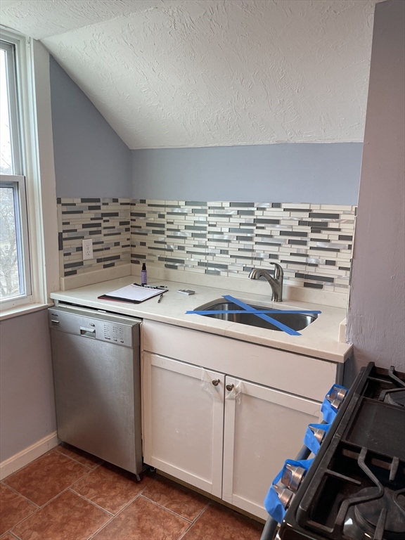 6 Windsor Street, Unit 6 Worcester, MA 01605 - Photo 2 of 23