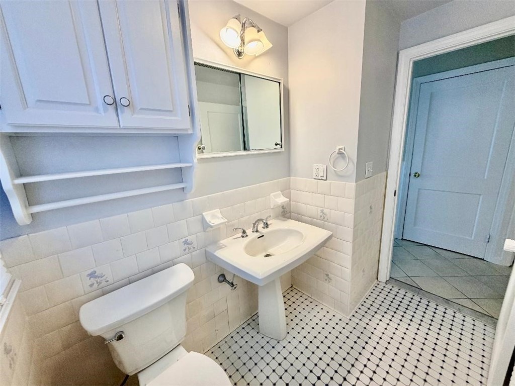 14 Amanda Street Cranston, RI 02920 - Photo 13 of 26