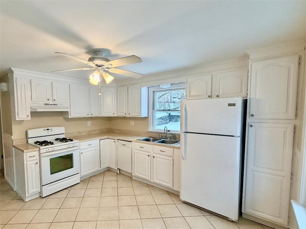 14 Amanda Street Cranston, RI 02920 - Photo 6 of 26 Fresh & bright with lots of cabinets!