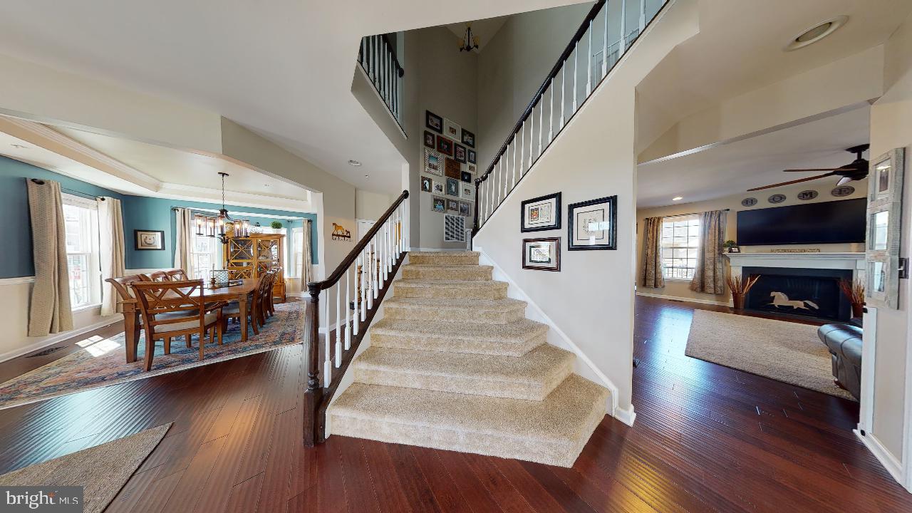 22432 Newcut Road Clarksburg, MD 20871 - Photo 2 of 44 Front entry staircase