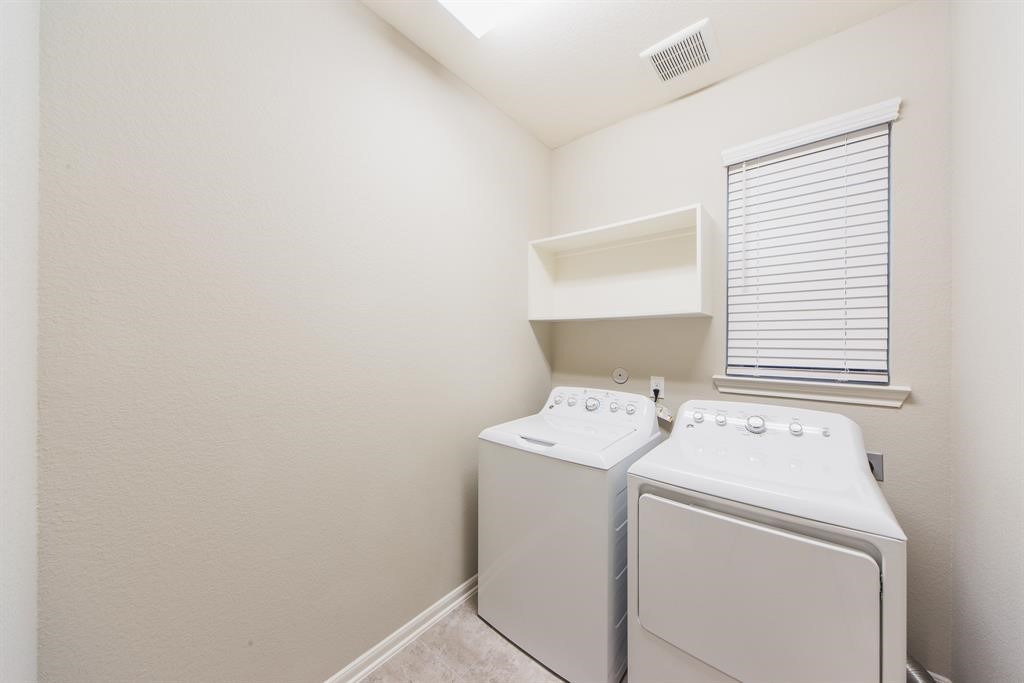 3219 Montclair Orchard Trace Spring, TX 77386 - Photo 18 of 27 a utility room with dryer and washer