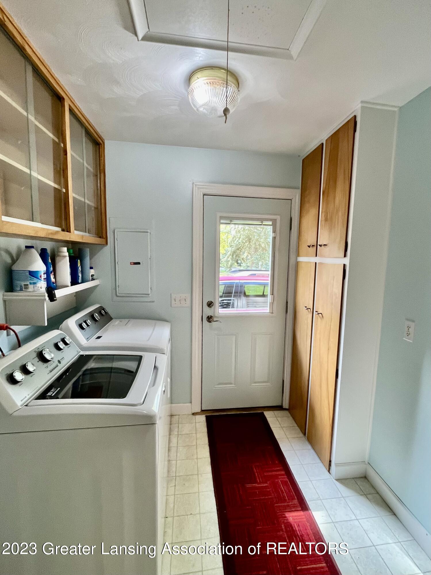 224 Bon Air Road Lansing, MI 48917 - Photo 7 of 16 .