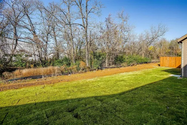 a view of a house with backyard and porch