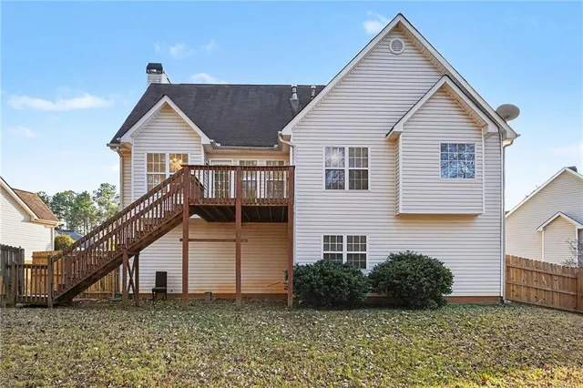 a view of a house with a yard and plants
