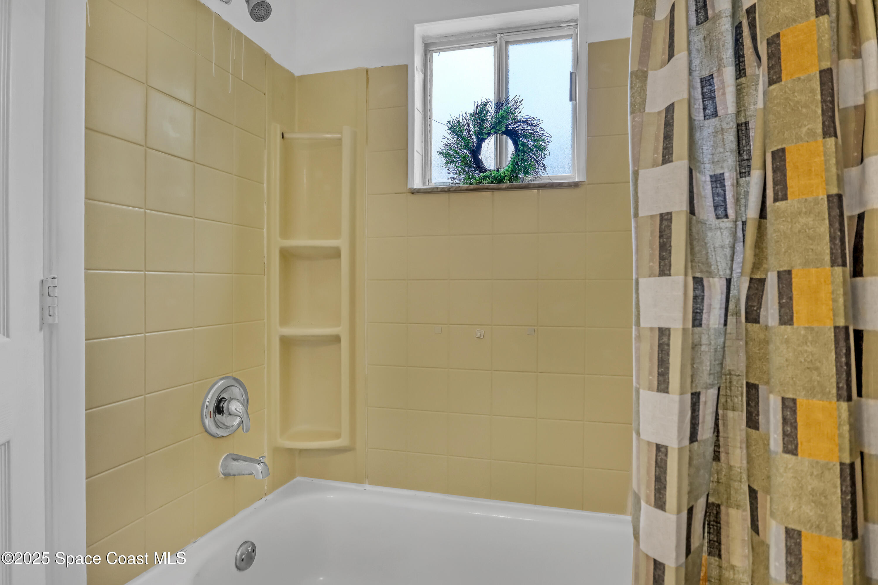 261 Chase Road Cocoa, FL 32927 - Photo 18 of 26 a bathroom with a bathtub and a shower